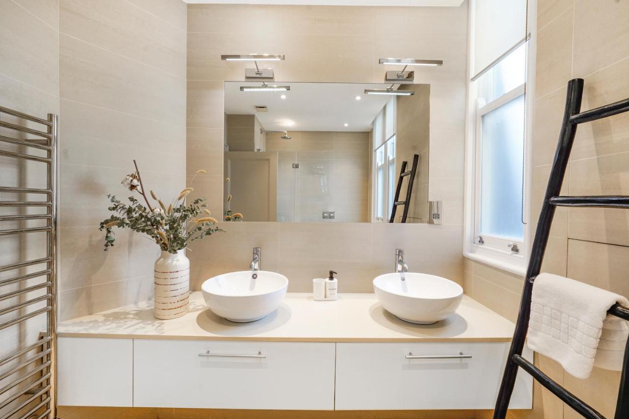 Spacious And Modern 4 Beds Home In Kensington Londra Dış mekan fotoğraf