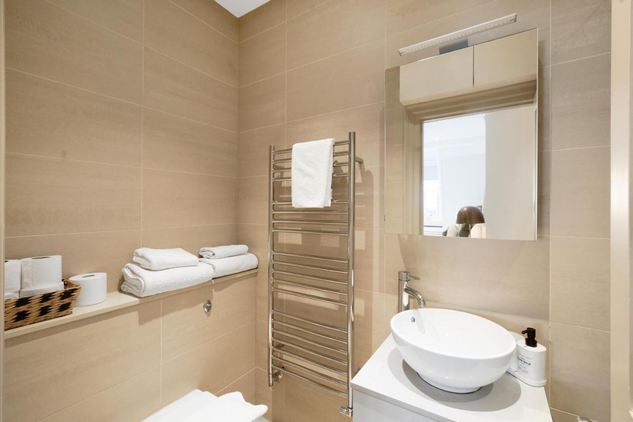 Spacious And Modern 4 Beds Home In Kensington Londra Dış mekan fotoğraf