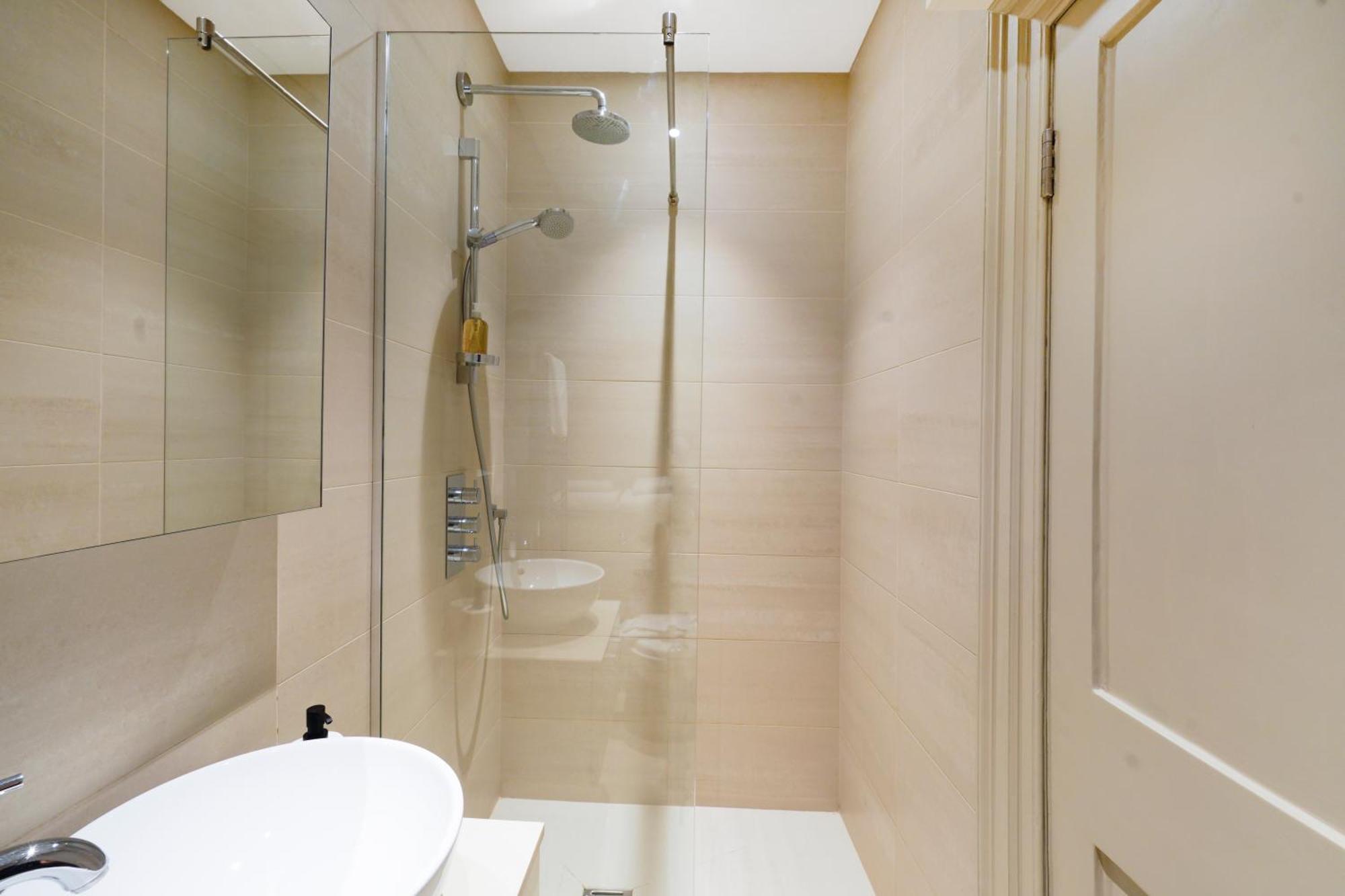 Spacious And Modern 4 Beds Home In Kensington Londra Dış mekan fotoğraf