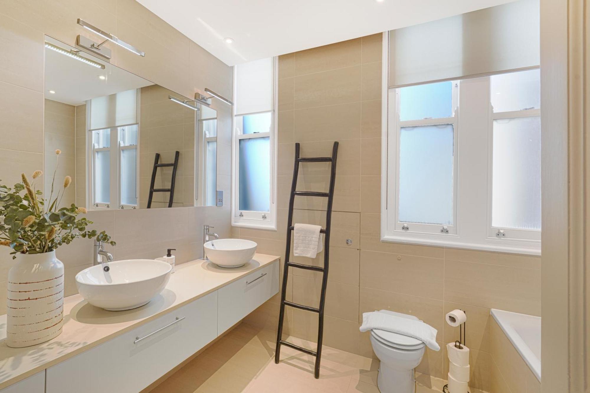 Spacious And Modern 4 Beds Home In Kensington Londra Dış mekan fotoğraf