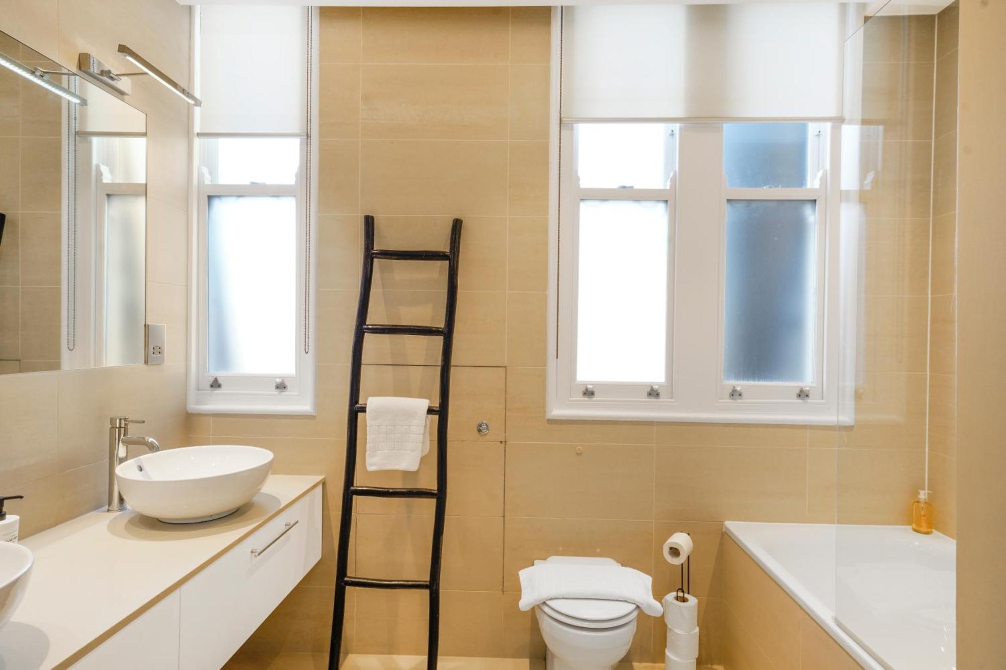 Spacious And Modern 4 Beds Home In Kensington Londra Dış mekan fotoğraf