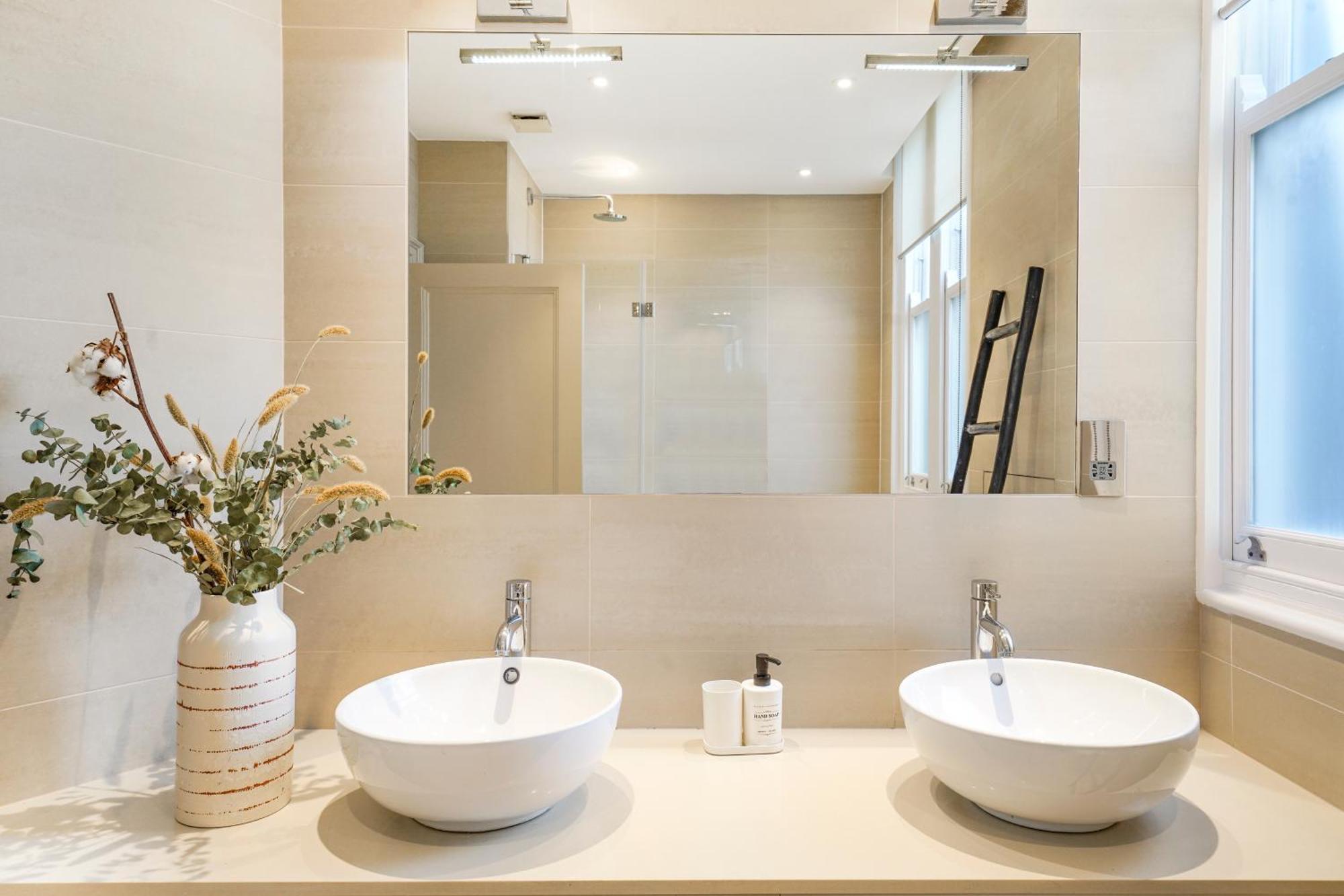 Spacious And Modern 4 Beds Home In Kensington Londra Dış mekan fotoğraf